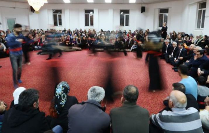 Başbakan Davutoğlu, Erzincan’da Cemevi Ziyaretinde Bulundu